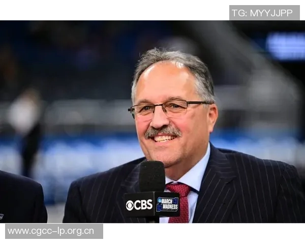 斯坦范甘迪称太阳顾问克利福德赞布克为杰出领袖之一