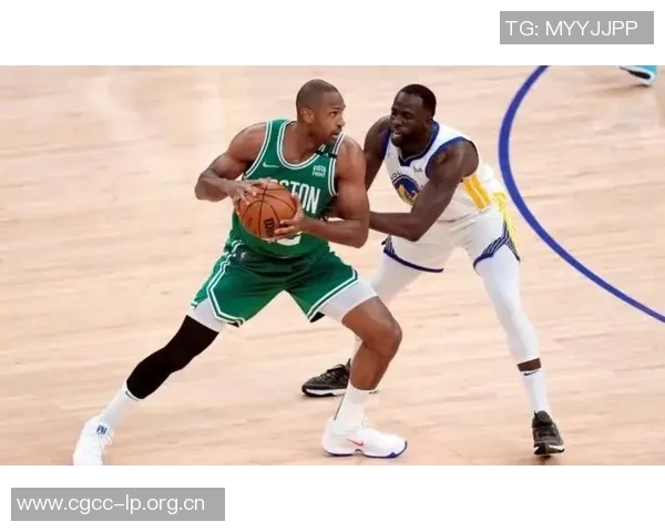 四冠中锋提前备战新赛季展现冠军气质与决心