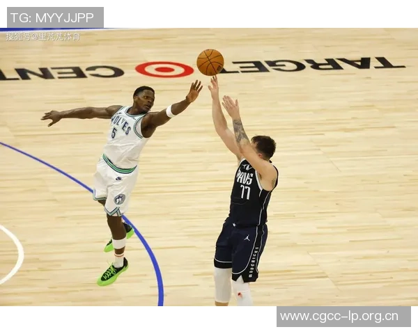 薪资专家建议独行侠交易浓眉与欧文迅速围绕弗拉格重建球队竞争力